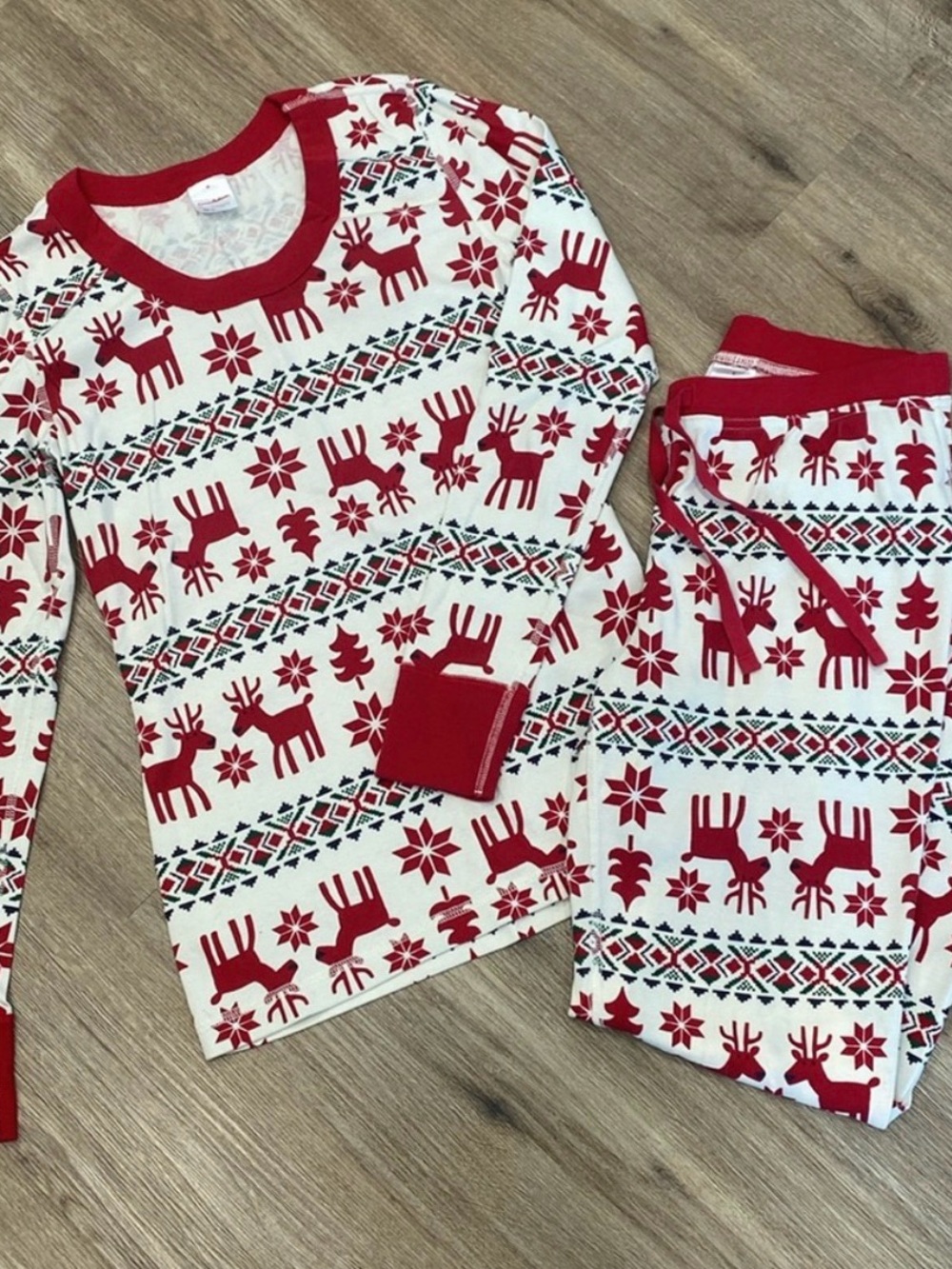 Hanna Andersson Red and White Reindeer Women’s 2pc Pajama Set - Large